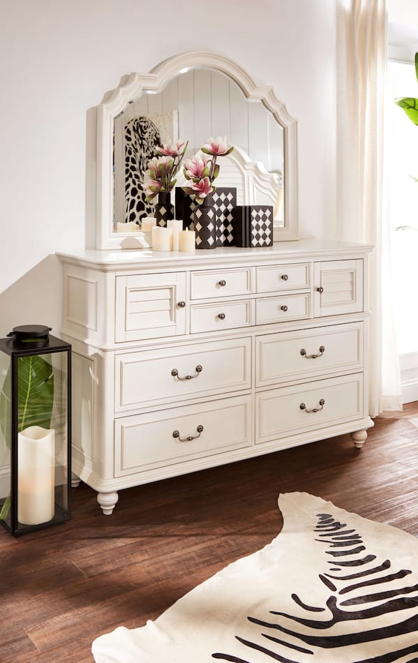 Charleston 6Piece Poster Bedroom Set with Nightstand, Dresser and