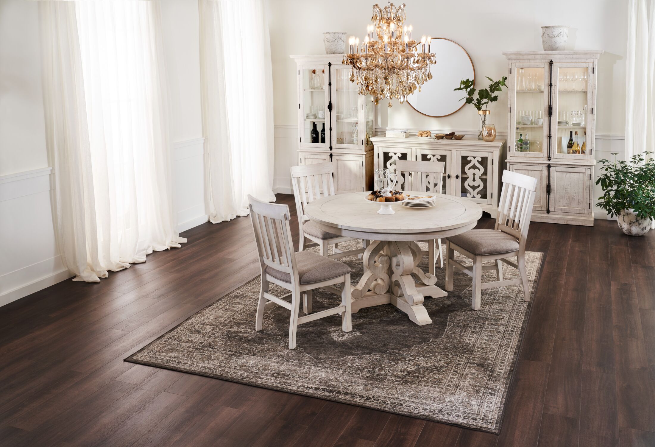 Charthouse round outlet dining table