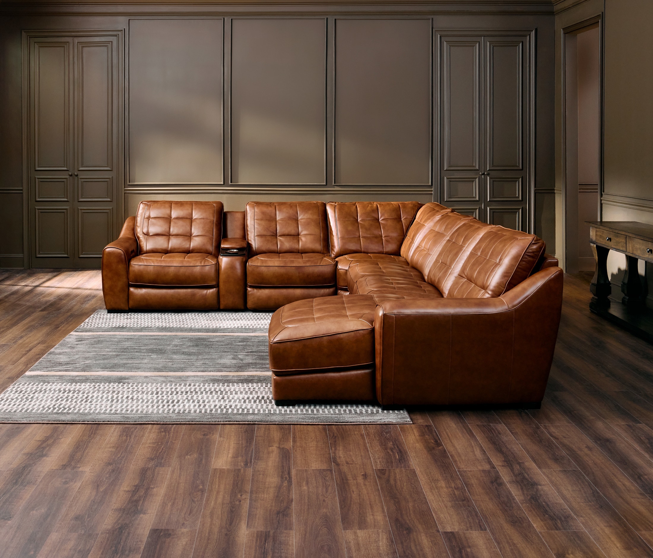 m a ダークブラウン36 Clayton Dual-Power 4-Piece Sectional with Chaise and Console