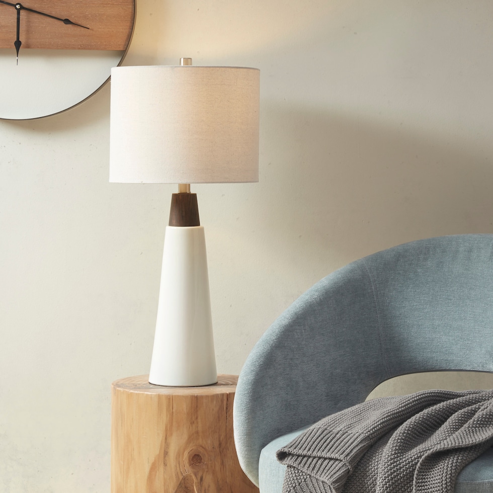 daize white table lamp   