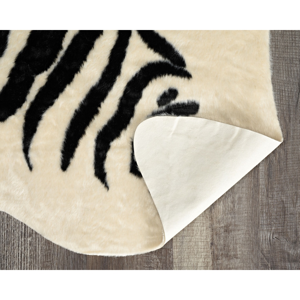 faux ivory area rug  x    