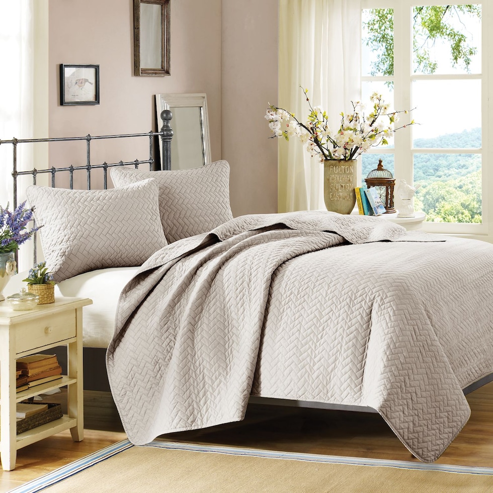 hampton hill light brown king bedding set   