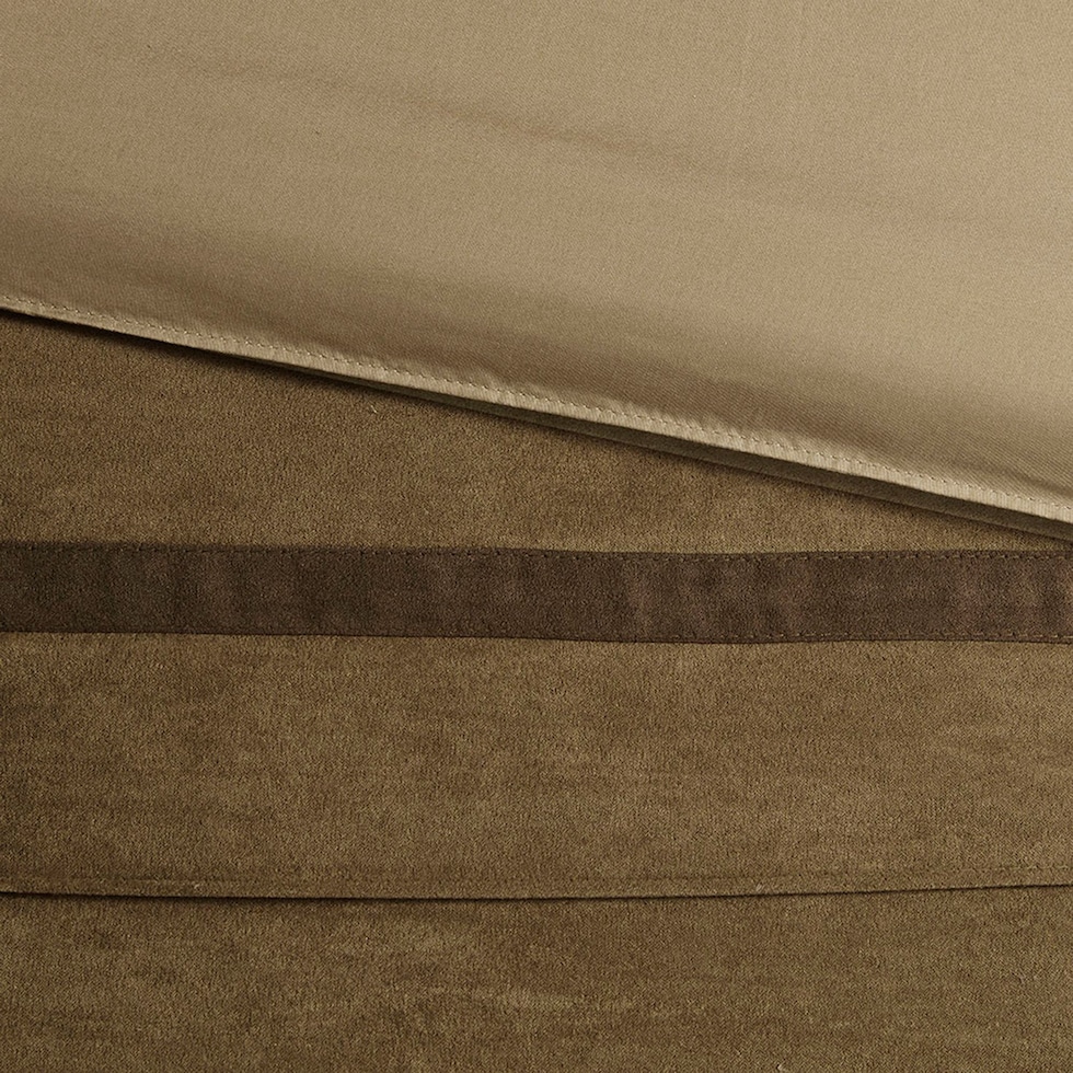 light brown swatch  