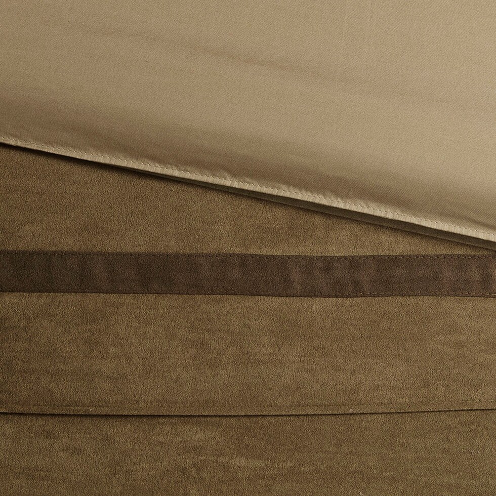 light brown swatch  