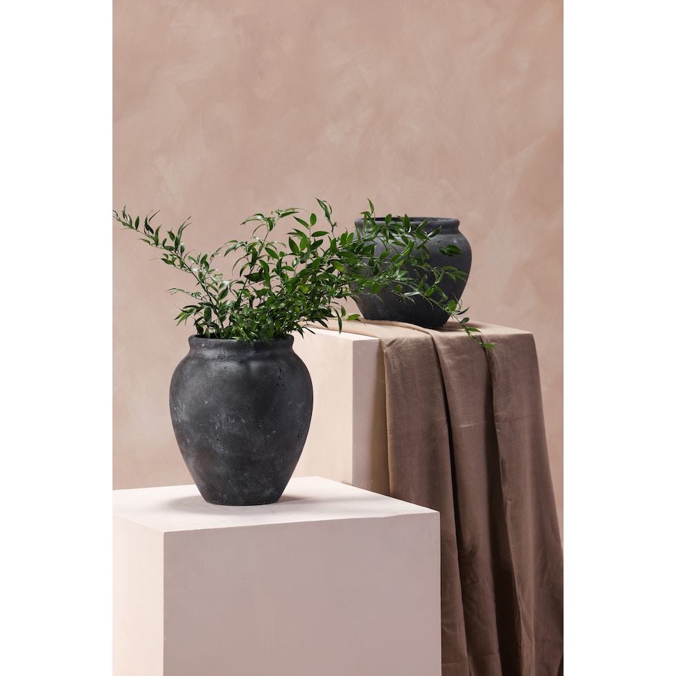 nisso black vase   
