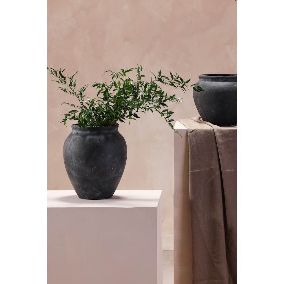 nisso black vase   