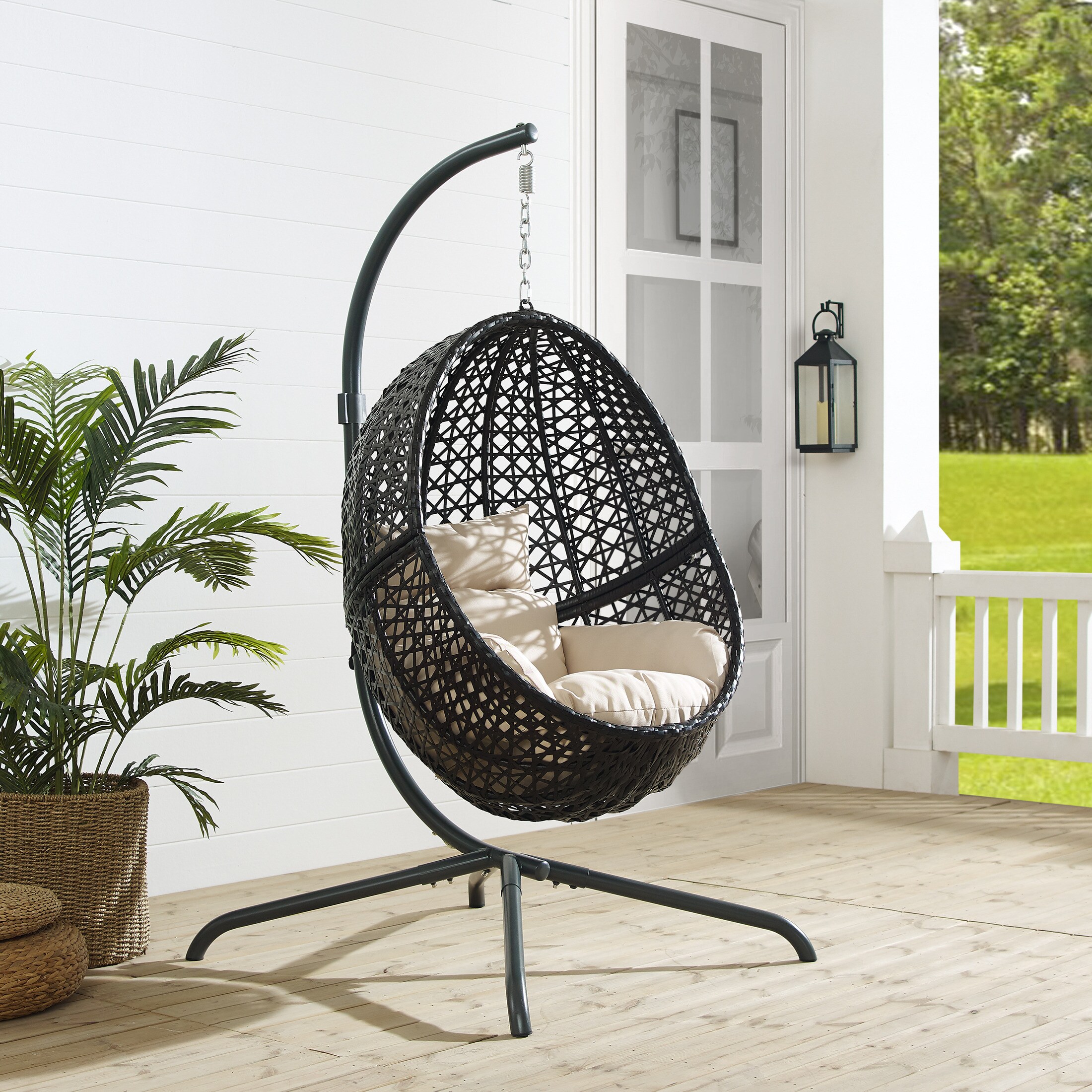 Black egg 2024 chair indoor